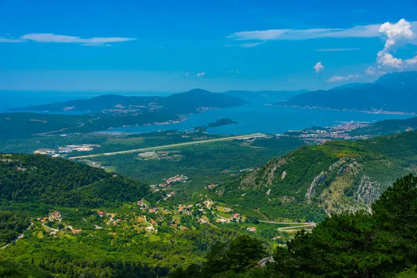Karadağ 'daki Boka Kotorska körfezi ve Tivat' ın hava manzarası