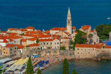 Eski Budva 'nın havadan görünüşü, mongol.