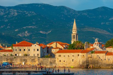 Karadağ 'ın eski Budva kentinin manzarası