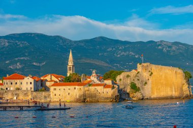 Karadağ 'ın eski Budva kentinin manzarası