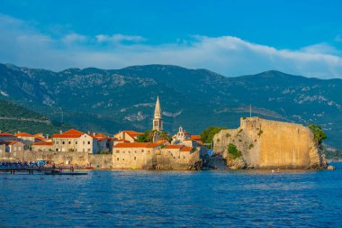 Karadağ 'ın eski Budva kentinin manzarası