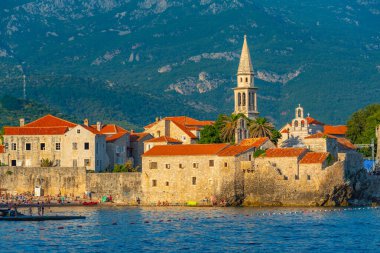 Karadağ 'ın eski Budva kentinin manzarası