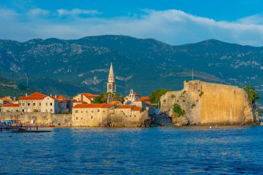 Karadağ 'ın eski Budva kentinin manzarası