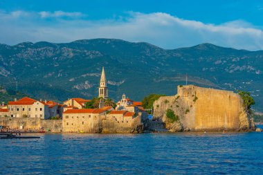 Karadağ 'ın eski Budva kentinin manzarası