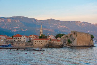 Karadağ 'ın eski Budva kentinin manzarası