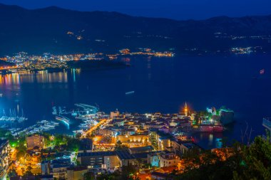 Karadağ 'ın eski Budva kentinde günbatımı manzarası