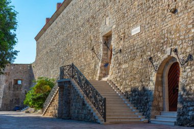 Karadağ 'daki Budva kalesinin avlusu