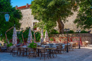 Karadağ 'daki Budva kalesinde restoran