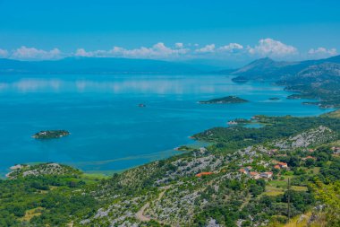 Karadağ 'daki Skadar gölünün Panorama manzarası