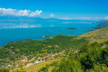 Karadağ 'daki Skadar gölünün Panorama manzarası
