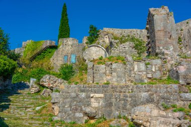 Moğolistan 'daki Stari Bar kalesinin kalıntıları.