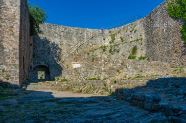 Moğolistan 'daki Stari Bar kalesinin kalıntıları.