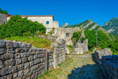 Moğolistan 'daki Stari Bar kalesinin kalıntıları.