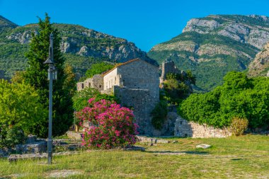 Moğolistan 'daki Stari Bar kalesinin kalıntıları.