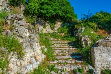 Moğolistan 'daki Stari Bar kalesinin kalıntıları.