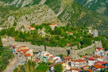 Karadağ 'daki Stari Bar harabelerinin havadan görünüşü