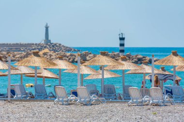 Karadağ 'ın Bar kentindeki bir plajda yaz günü