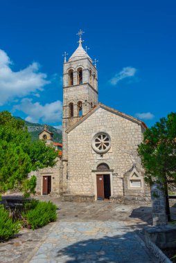 Moğolistan 'da güneşli bir günde Rezevici Manastırı