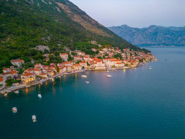 Karadağ 'da Perast' in günbatımı hava manzarası