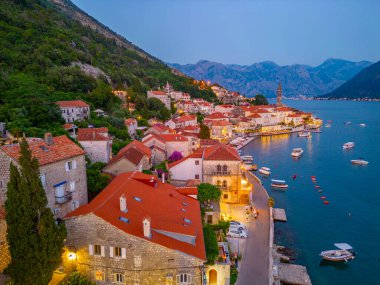 Karadağ 'da Perast' in günbatımı hava manzarası