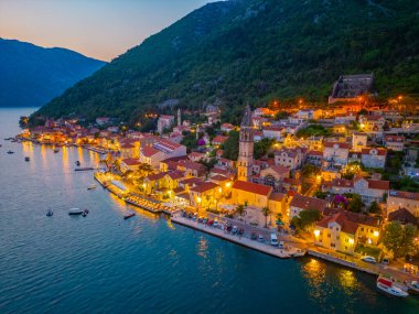 Karadağ 'da Perast' in günbatımı hava manzarası