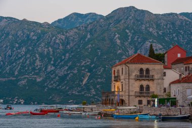 Montgro 'da bir yaz günü Perast Müzesi
