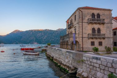 Montgro 'da bir yaz günü Perast Müzesi