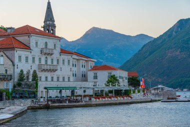 Karadağ 'ın Perast kasabasındaki restoran
