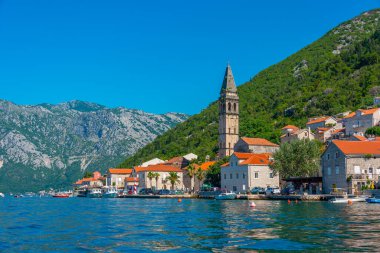 Karadağ 'ın Boka Kotorska körfezinde yer alan Perast kasabası