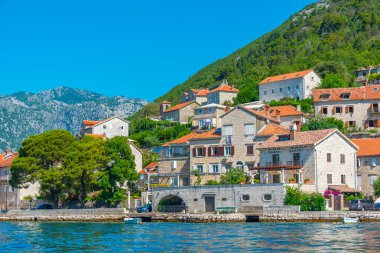 Karadağ 'ın Boka Kotorska körfezinde yer alan Perast kasabası