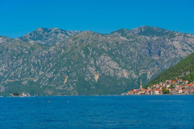 Karadağ 'ın Boka Kotorska körfezinde yer alan Perast kasabası