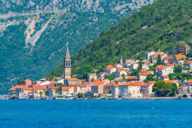 Karadağ 'ın Boka Kotorska körfezinde yer alan Perast kasabası