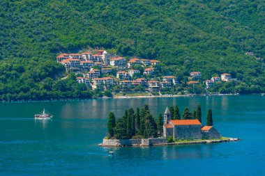 Karadağ 'da Perast yakınlarındaki Aziz George Katolik Manastırı