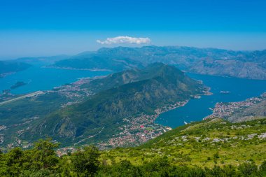 Karadağ 'daki Tivat ve Boka Kotorska körfezi