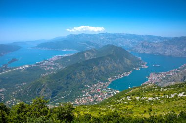 Karadağ 'daki Tivat ve Boka Kotorska körfezi
