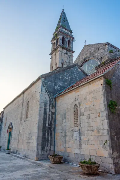 Perast, Karadağ 'daki Aziz Nicholas Kilisesi