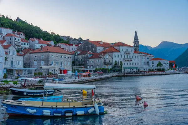 Karadağ 'ın Perast kasabasındaki restoran