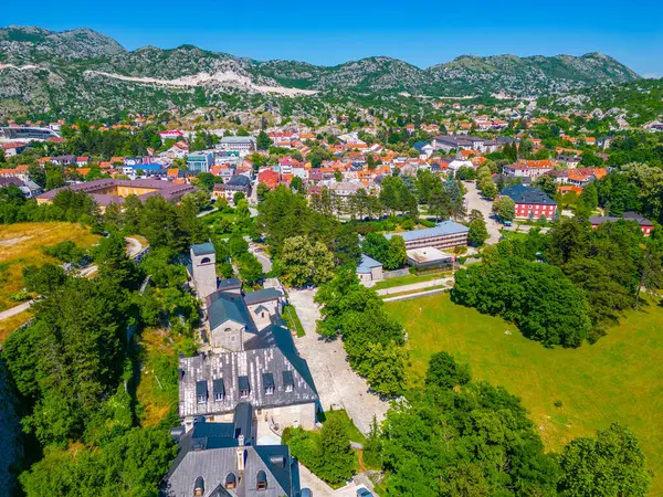 Çetince manastırı ve Karadağ 'daki eski kentin hava manzarası