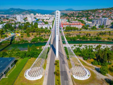 Karadağ 'ın başkenti Podgorica' daki Milenyum köprüsü