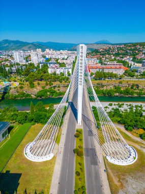 Karadağ 'ın başkenti Podgorica' daki Milenyum köprüsü