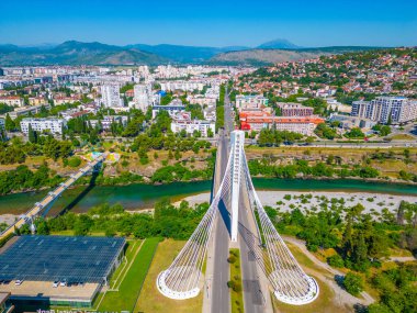 Karadağ 'ın başkenti Podgorica' daki Milenyum köprüsü