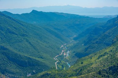 Karadağ 'ın Cemi Nehri Vadisi Panorama manzarası