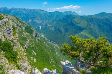 Karadağ 'ın Cemi Nehri Vadisi Panorama manzarası