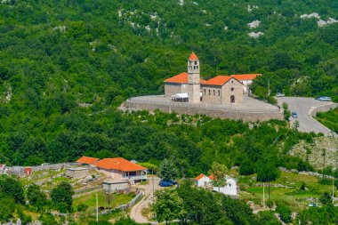 Arnavutluk sınırı yakınlarındaki Karadağ dağlarındaki kilise