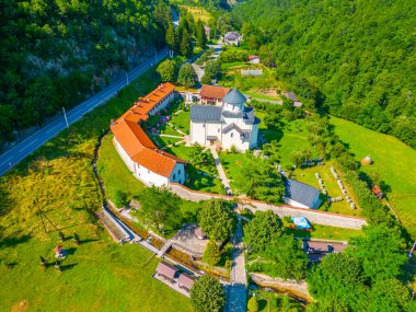 Karadağ 'daki Moraca manastırı manzarası