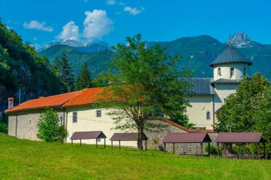 Karadağ 'daki Moraca manastırı manzarası