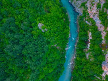 Karadağ 'daki Tara Nehri vadisinde gün batımı manzarası