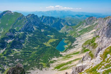 Karadağ 'ın Bobotuv Kuk dağının hakim olduğu Durmitor Milli Parkı Panoraması