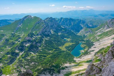 Karadağ 'ın Bobotuv Kuk dağının hakim olduğu Durmitor Milli Parkı Panoraması