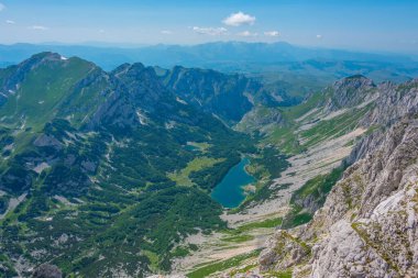 Karadağ 'ın Bobotuv Kuk dağının hakim olduğu Durmitor Milli Parkı Panoraması